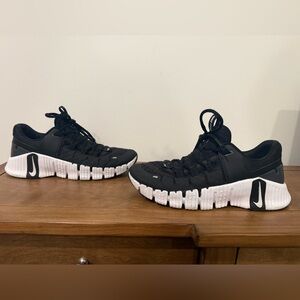 Nike Women’s Free Metcon 5 Black/White Training Shoes Size 7.5